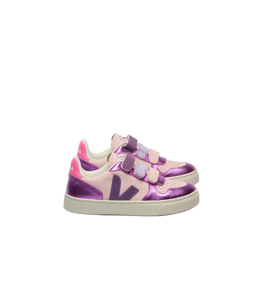 A pair of Verge 1980 brand toddler sneakers in metallic purple and light pink, featuring two hook-and-loop straps and a light beige sole, set against a plain white background.