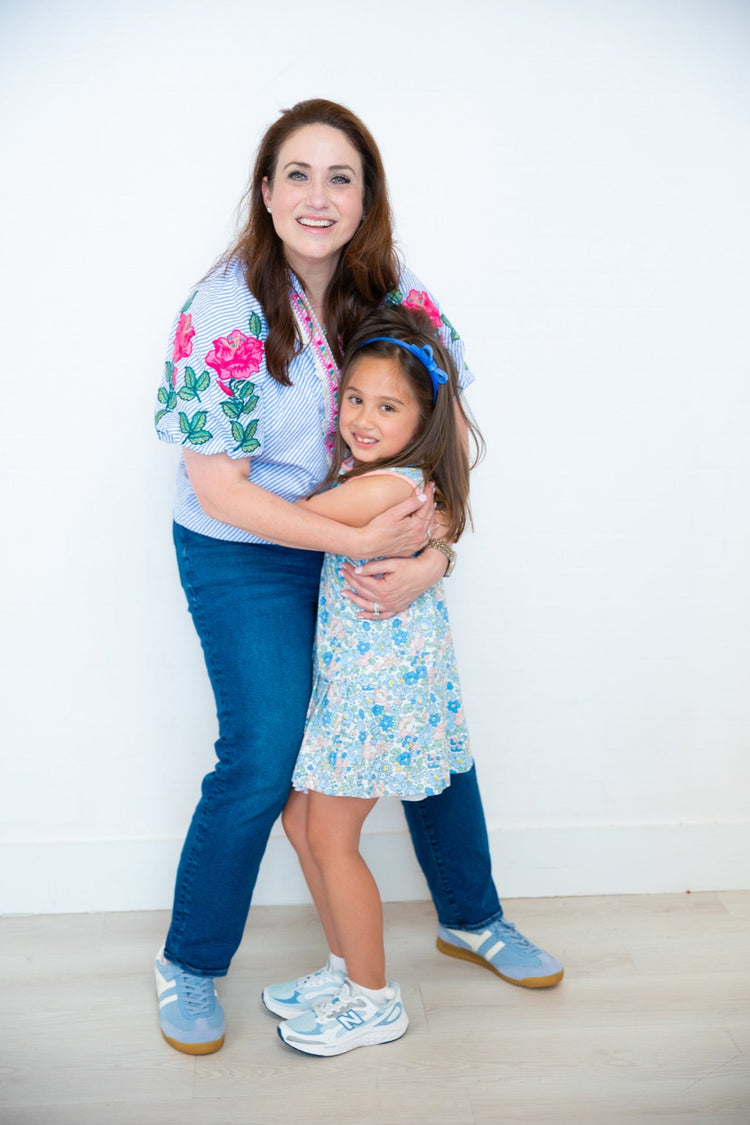 Mother and daughter hugging wearing matching sneakers