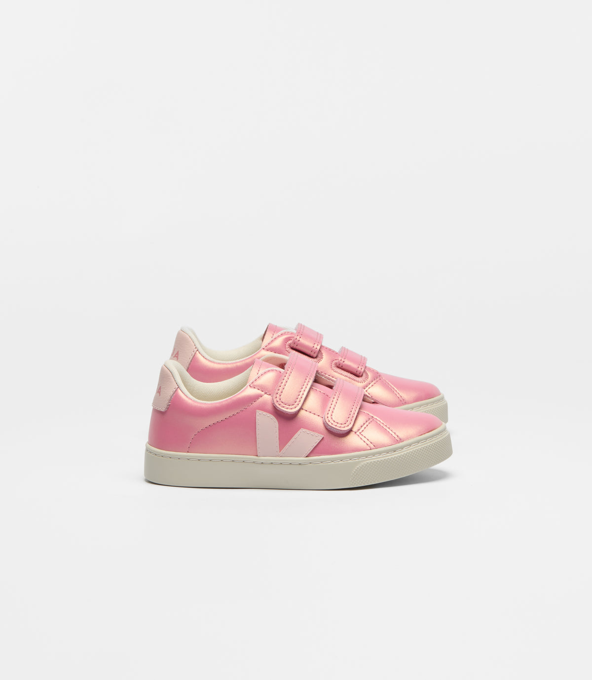 VEJA Small Esplar Leather in Glimmer Petale, side view.