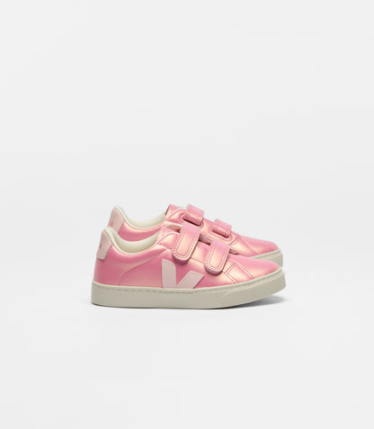 VEJA Small Esplar Leather in Glimmer Petale, side view.