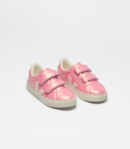 VEJA Small Esplar Leather in Glimmer Petale, elevated front view.
