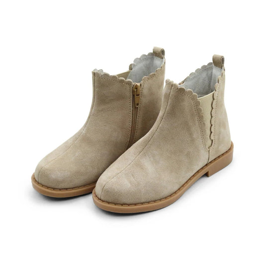 L'Amour Nicola Scalloped Chelsea Boot
