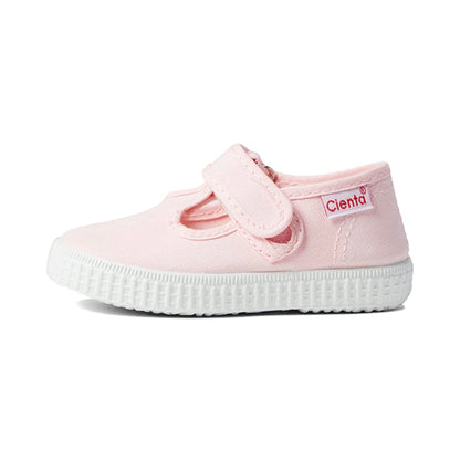 A light pink Cienta Classic T-Strap children's shoe with a white ribbed sole and a Velcro closure.